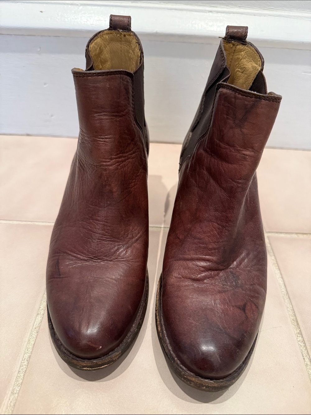 Frye Brown / burgundy Leather Chelsea Boots - size 6 B